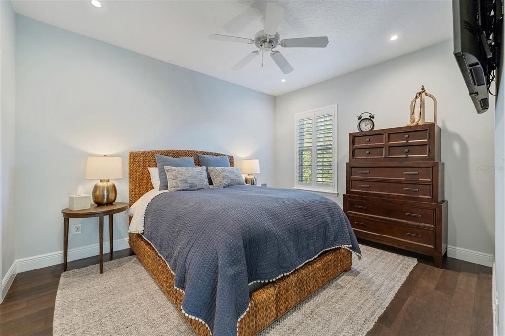 Под контрактом: $1,950,000 (5 спален, 5 ванн, 4044 Квадратных фут)