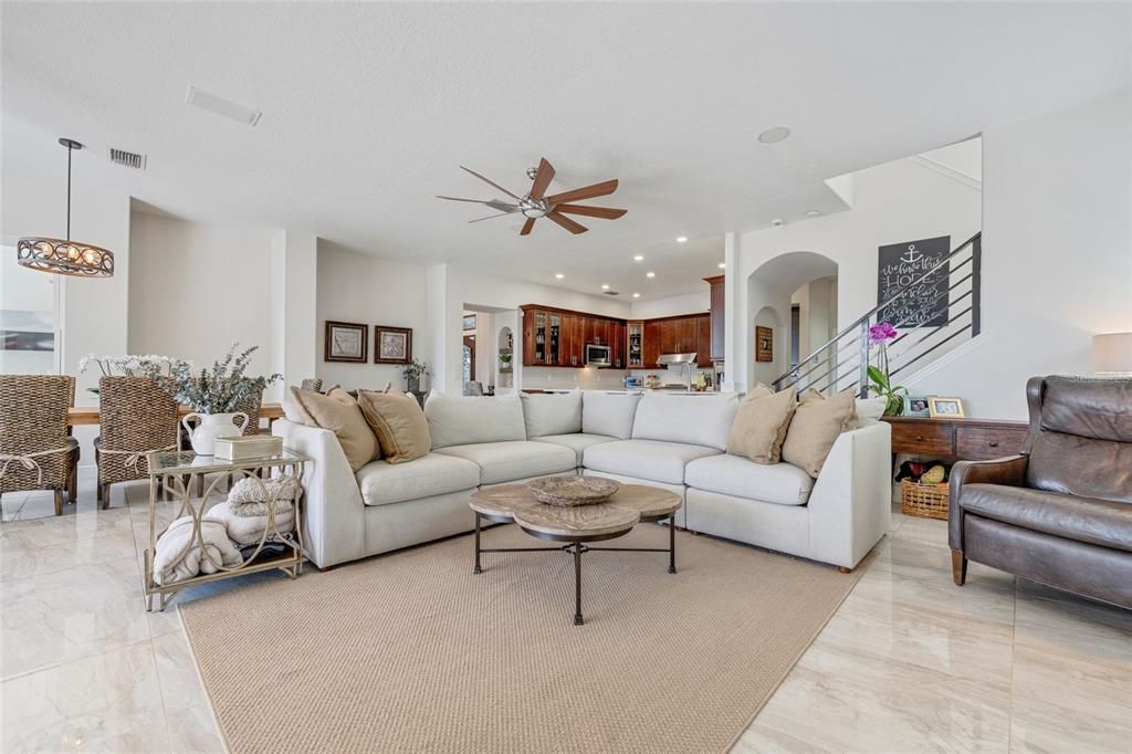 Под контрактом: $1,950,000 (5 спален, 5 ванн, 4044 Квадратных фут)