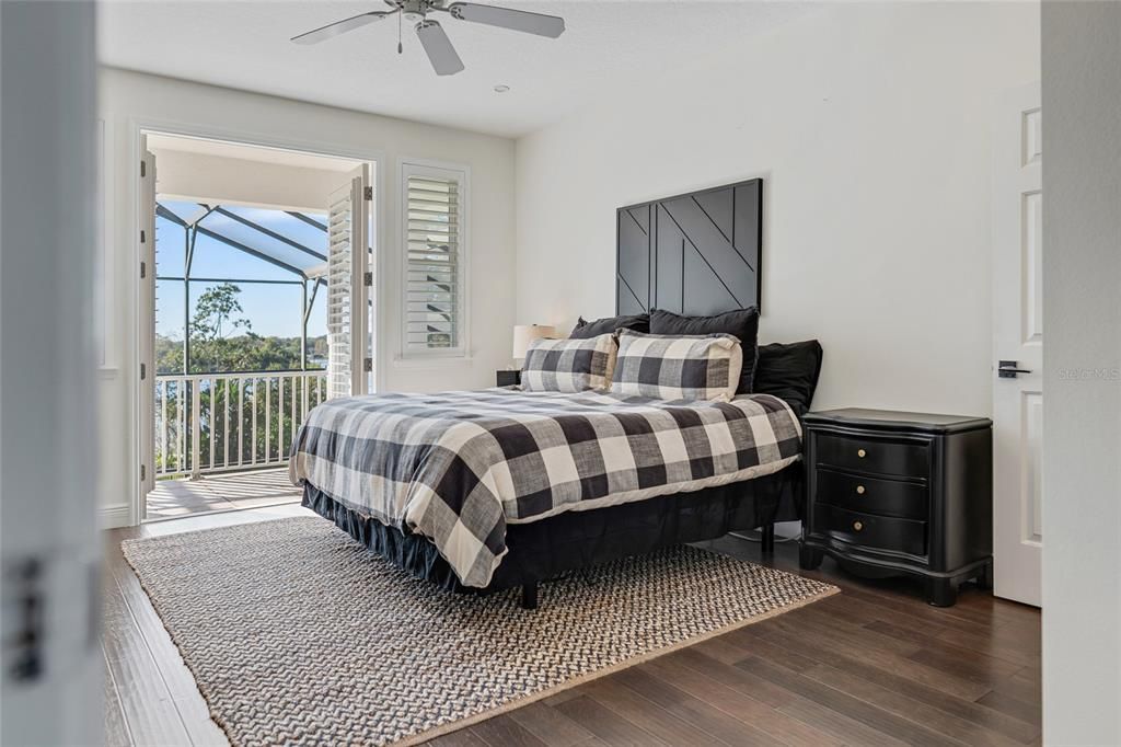 Под контрактом: $1,950,000 (5 спален, 5 ванн, 4044 Квадратных фут)