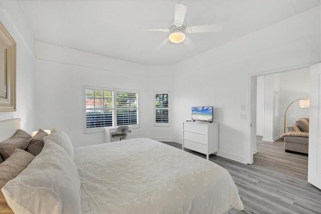 For Rent: $3,600 (2 beds, 2 baths, 1117 Square Feet)