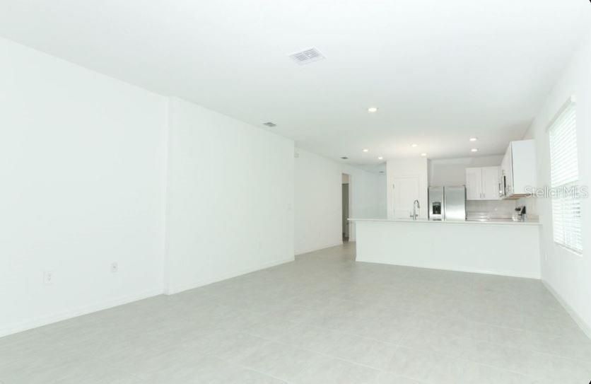 Active With Contract: $356,219 (3 beds, 2 baths, 1603 Square Feet)