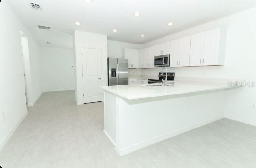 Active With Contract: $356,219 (3 beds, 2 baths, 1603 Square Feet)