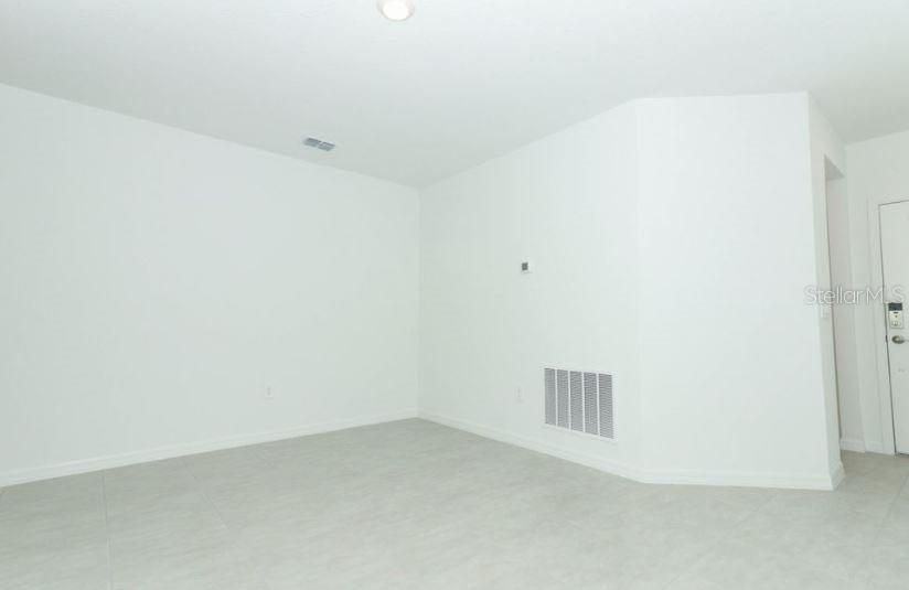 Active With Contract: $356,219 (3 beds, 2 baths, 1603 Square Feet)