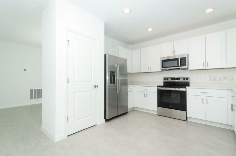 Active With Contract: $356,219 (3 beds, 2 baths, 1603 Square Feet)