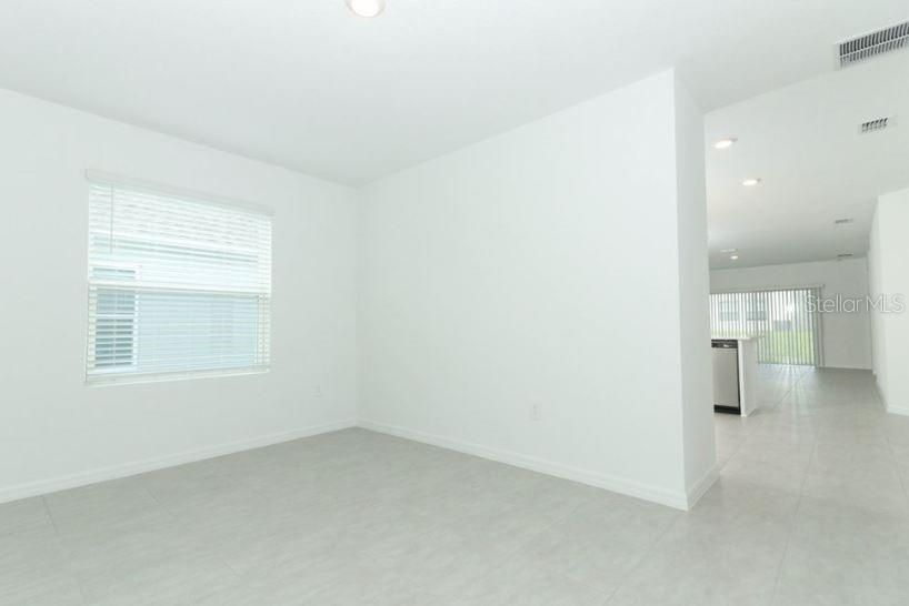 Active With Contract: $356,219 (3 beds, 2 baths, 1603 Square Feet)