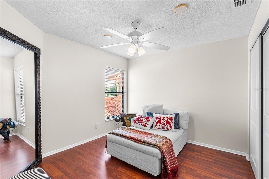 待售: $235,000 (2 贝兹, 2 浴室, 1078 平方英尺)