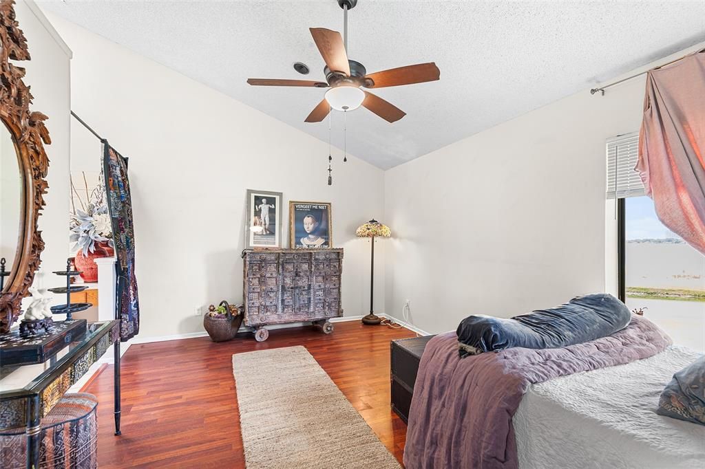 待售: $235,000 (2 贝兹, 2 浴室, 1078 平方英尺)