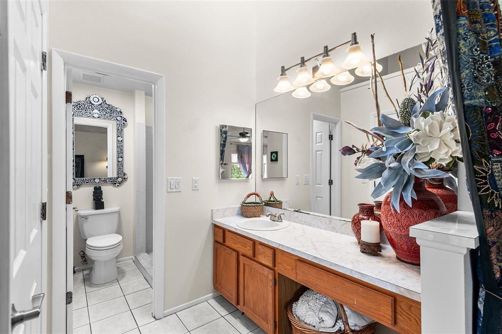 待售: $235,000 (2 贝兹, 2 浴室, 1078 平方英尺)