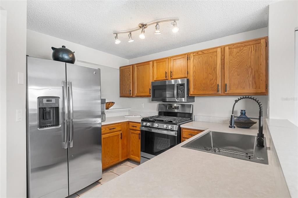 待售: $235,000 (2 贝兹, 2 浴室, 1078 平方英尺)