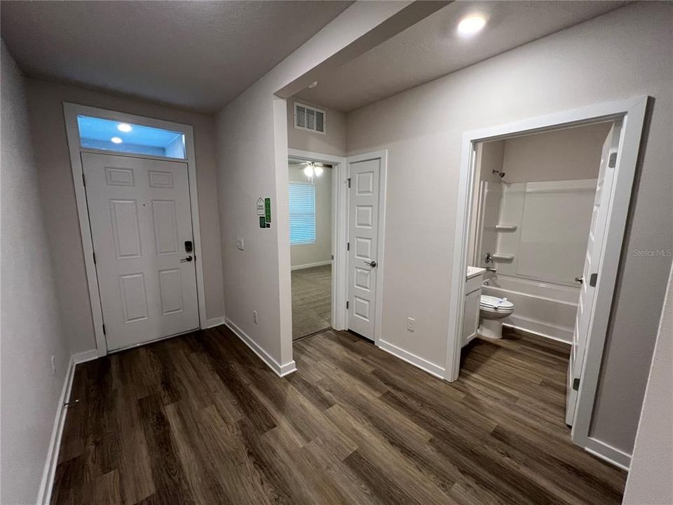 For Rent: $2,199 (3 beds, 2 baths, 1672 Square Feet)