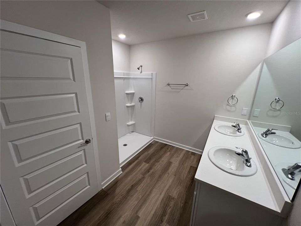 For Rent: $2,199 (3 beds, 2 baths, 1672 Square Feet)