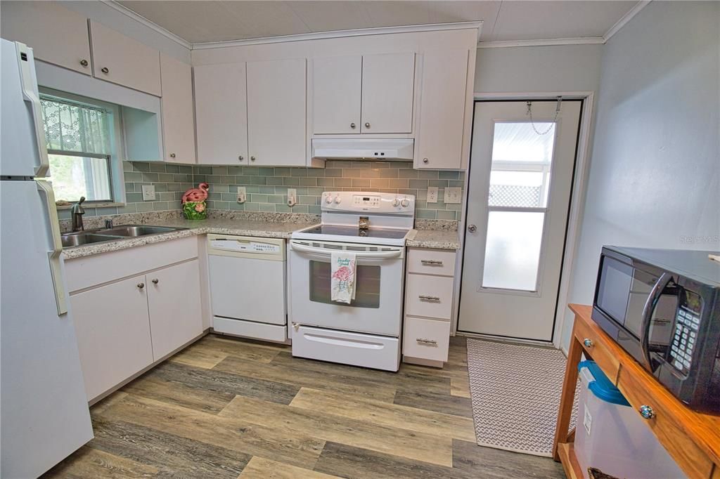 For Sale: $160,000 (2 beds, 2 baths, 928 Square Feet)