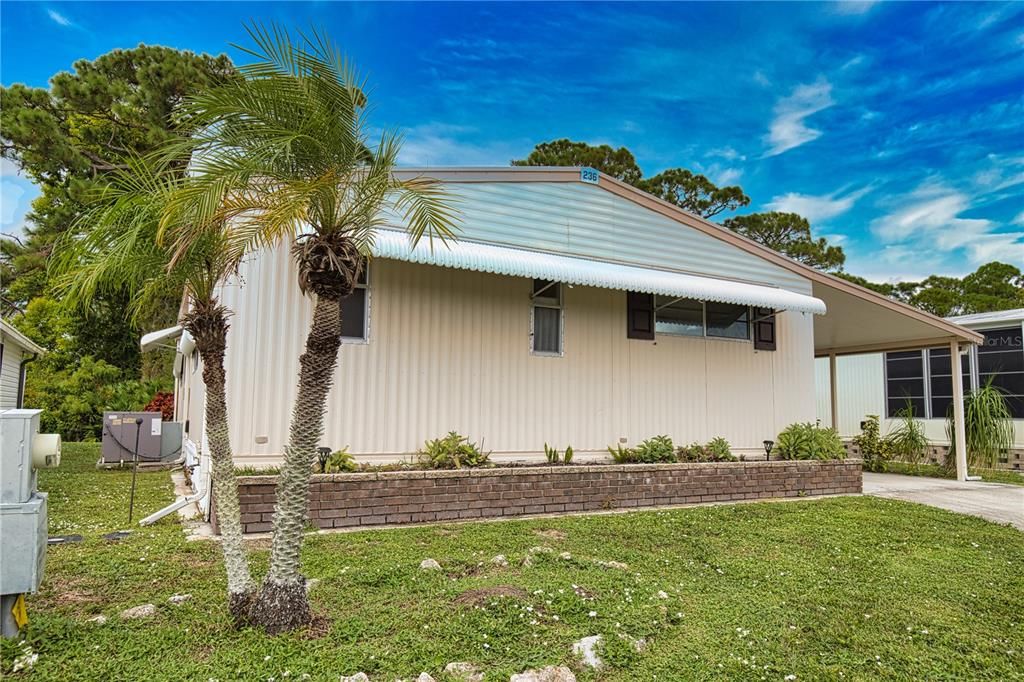 For Sale: $160,000 (2 beds, 2 baths, 928 Square Feet)