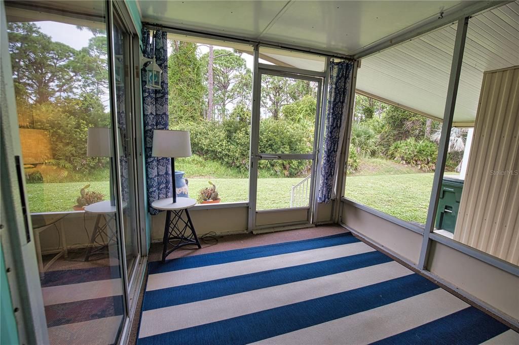 For Sale: $160,000 (2 beds, 2 baths, 928 Square Feet)