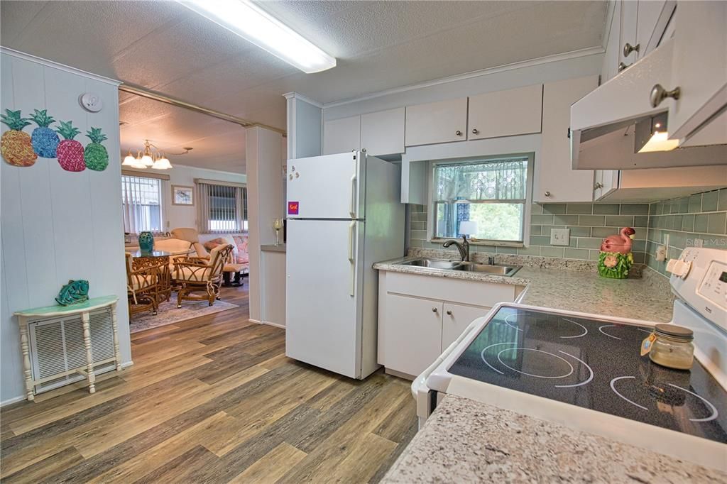 For Sale: $160,000 (2 beds, 2 baths, 928 Square Feet)