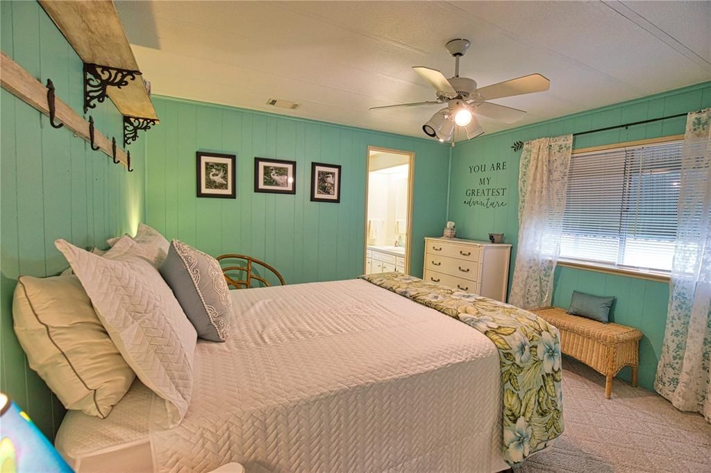 For Sale: $160,000 (2 beds, 2 baths, 928 Square Feet)