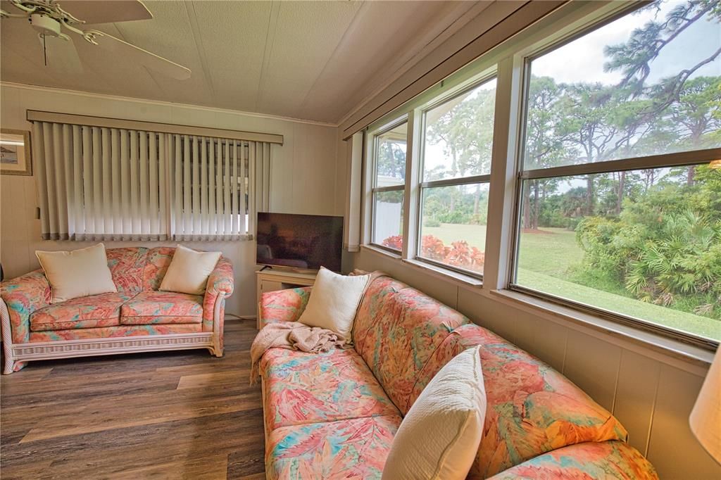 For Sale: $160,000 (2 beds, 2 baths, 928 Square Feet)