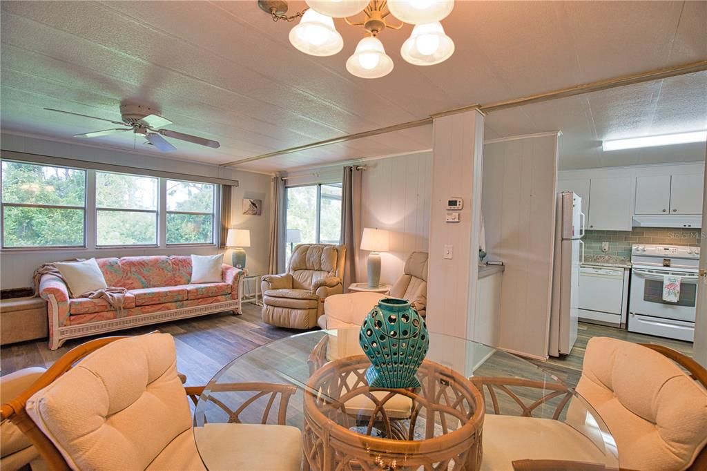 For Sale: $160,000 (2 beds, 2 baths, 928 Square Feet)