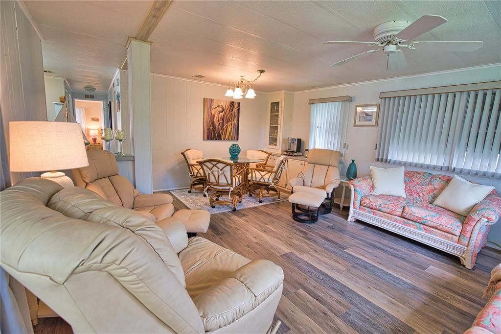 For Sale: $160,000 (2 beds, 2 baths, 928 Square Feet)