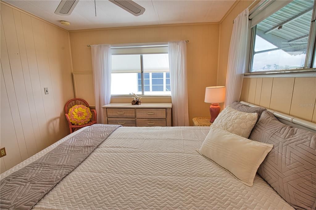 For Sale: $160,000 (2 beds, 2 baths, 928 Square Feet)