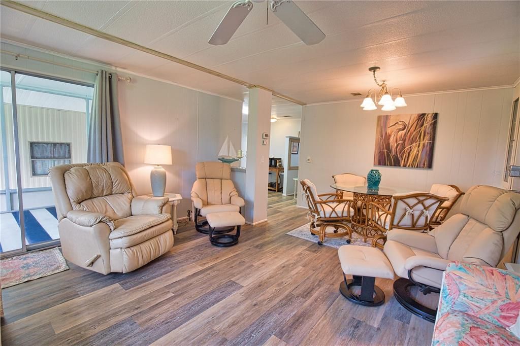 For Sale: $160,000 (2 beds, 2 baths, 928 Square Feet)