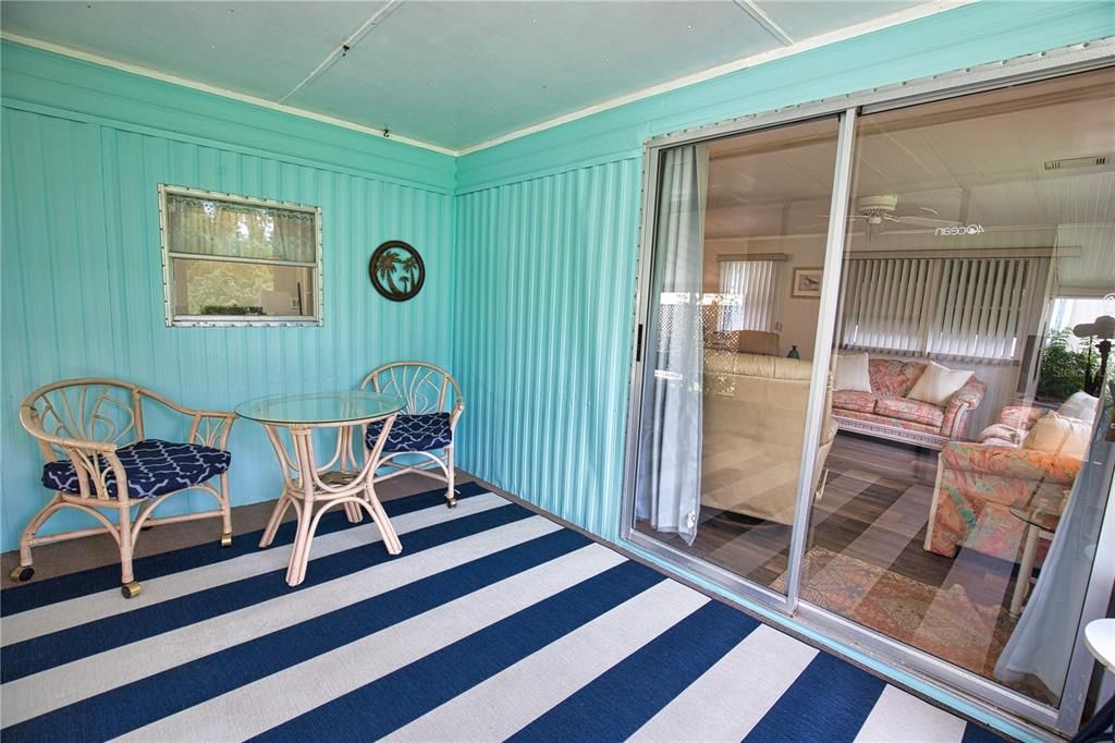 For Sale: $160,000 (2 beds, 2 baths, 928 Square Feet)