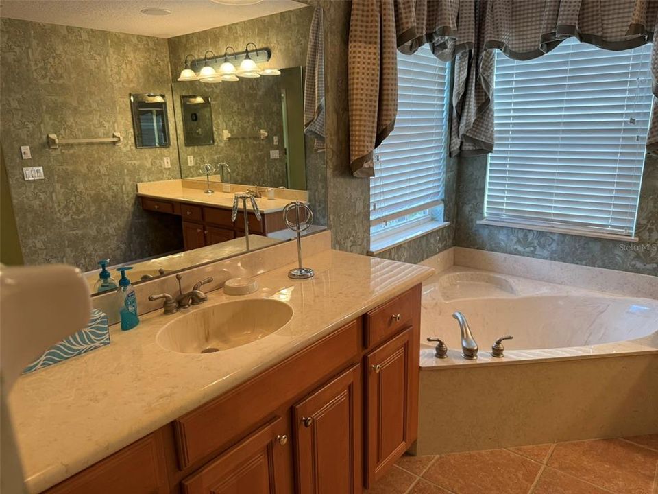 For Sale: $1,099,000 (5 beds, 4 baths, 3589 Square Feet)