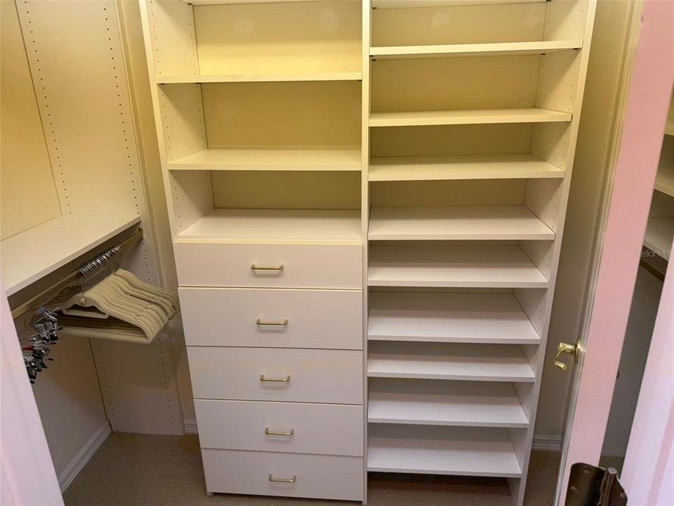 For Sale: $1,099,000 (5 beds, 4 baths, 3589 Square Feet)