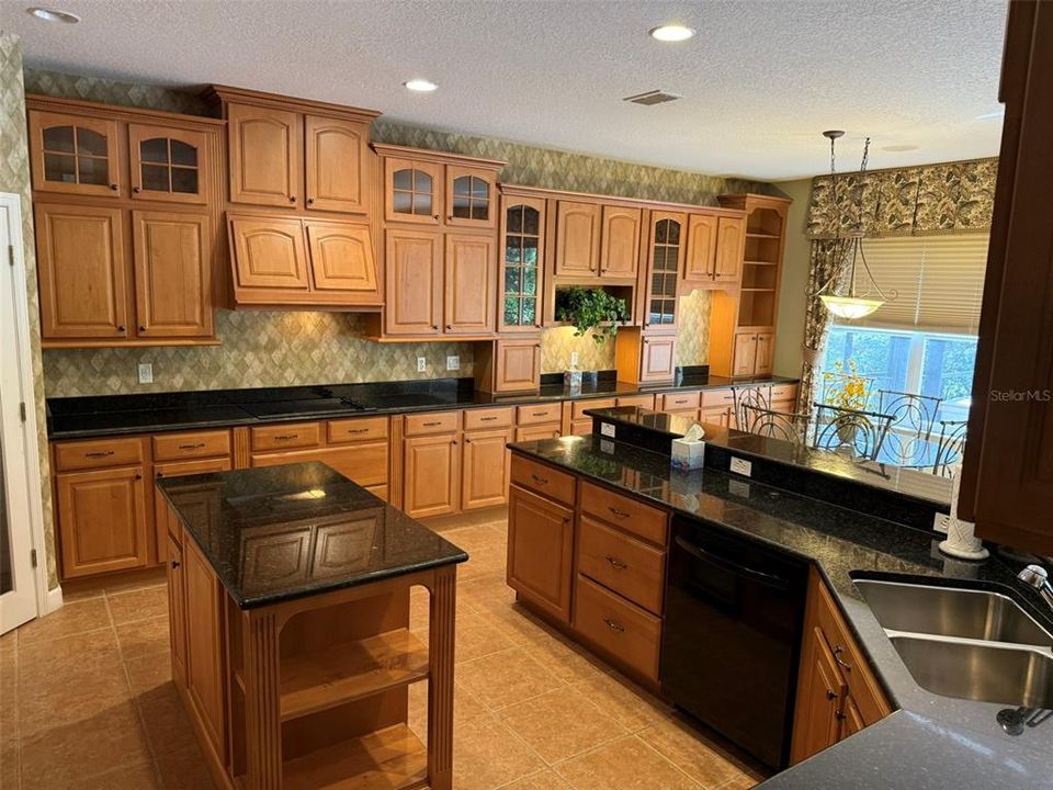 For Sale: $1,099,000 (5 beds, 4 baths, 3589 Square Feet)