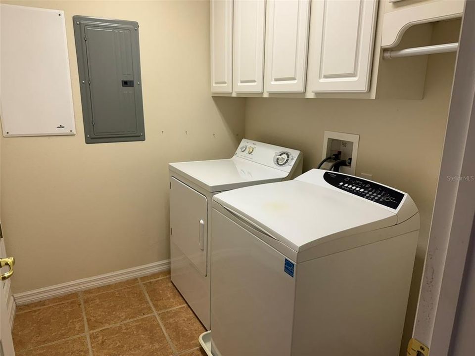 For Sale: $1,099,000 (5 beds, 4 baths, 3589 Square Feet)