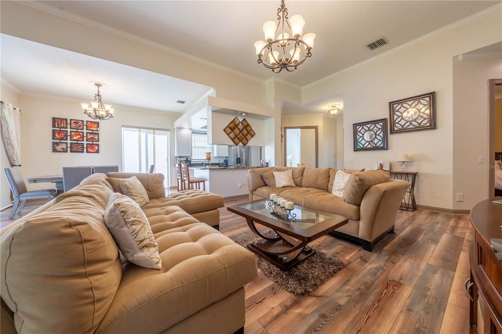 待售: $685,000 (3 贝兹, 2 浴室, 2005 平方英尺)