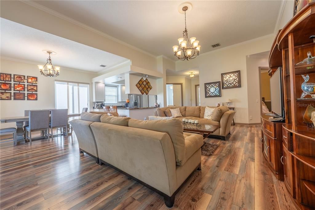 待售: $685,000 (3 贝兹, 2 浴室, 2005 平方英尺)