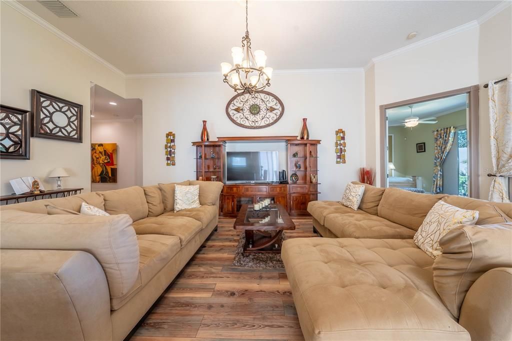 待售: $685,000 (3 贝兹, 2 浴室, 2005 平方英尺)