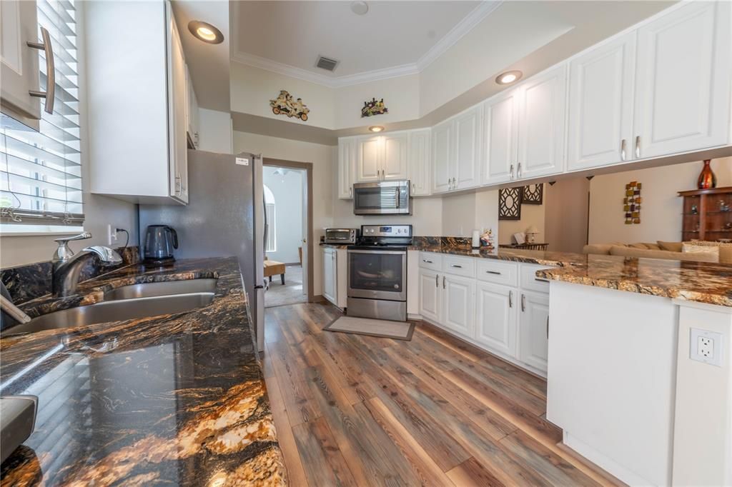 待售: $685,000 (3 贝兹, 2 浴室, 2005 平方英尺)