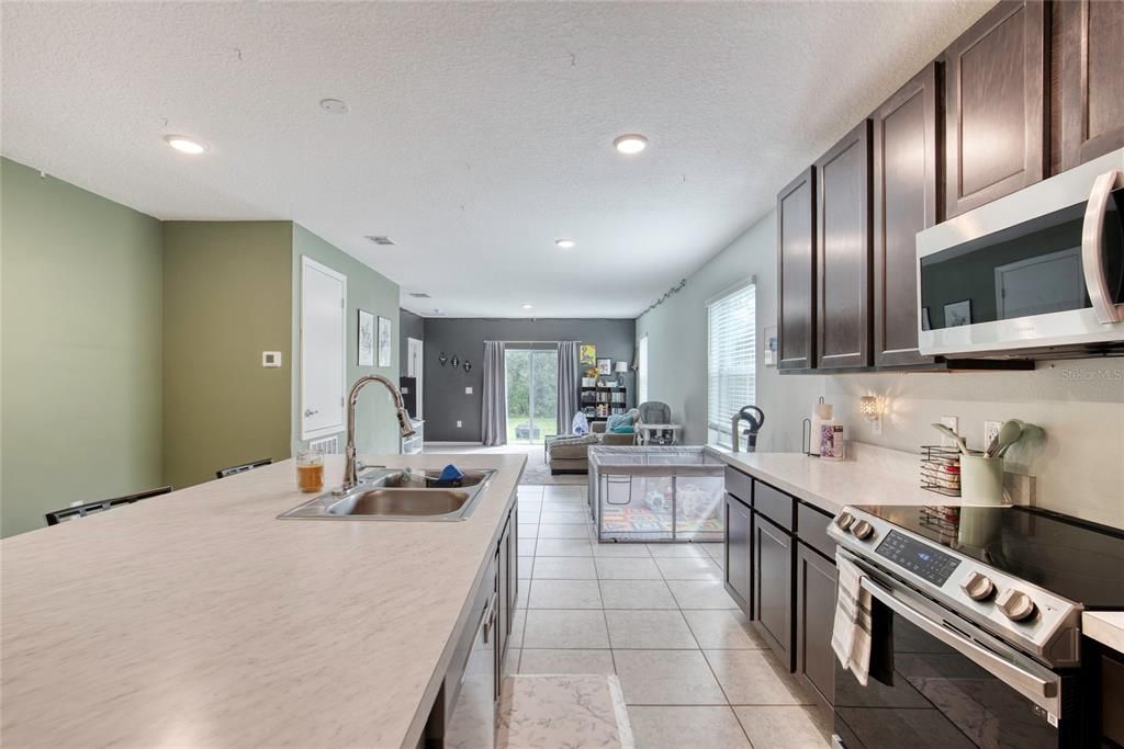 For Sale: $373,000 (4 beds, 2 baths, 1535 Square Feet)