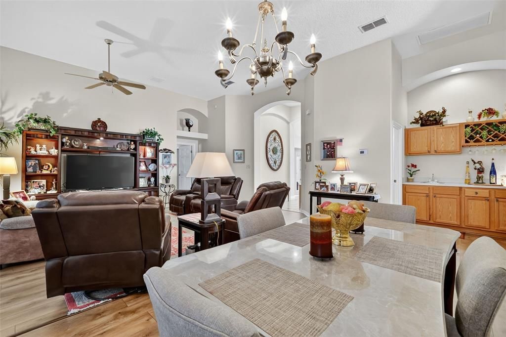 待售: $435,000 (2 贝兹, 2 浴室, 2597 平方英尺)