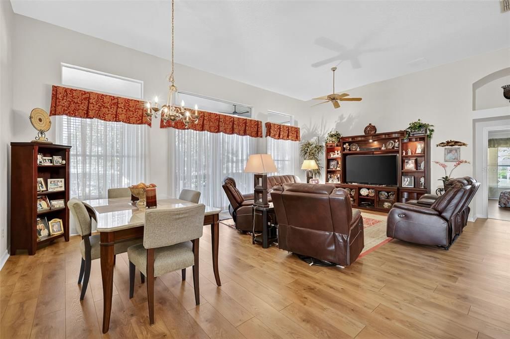 待售: $435,000 (2 贝兹, 2 浴室, 2597 平方英尺)