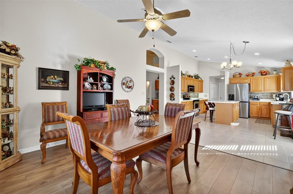 待售: $435,000 (2 贝兹, 2 浴室, 2597 平方英尺)