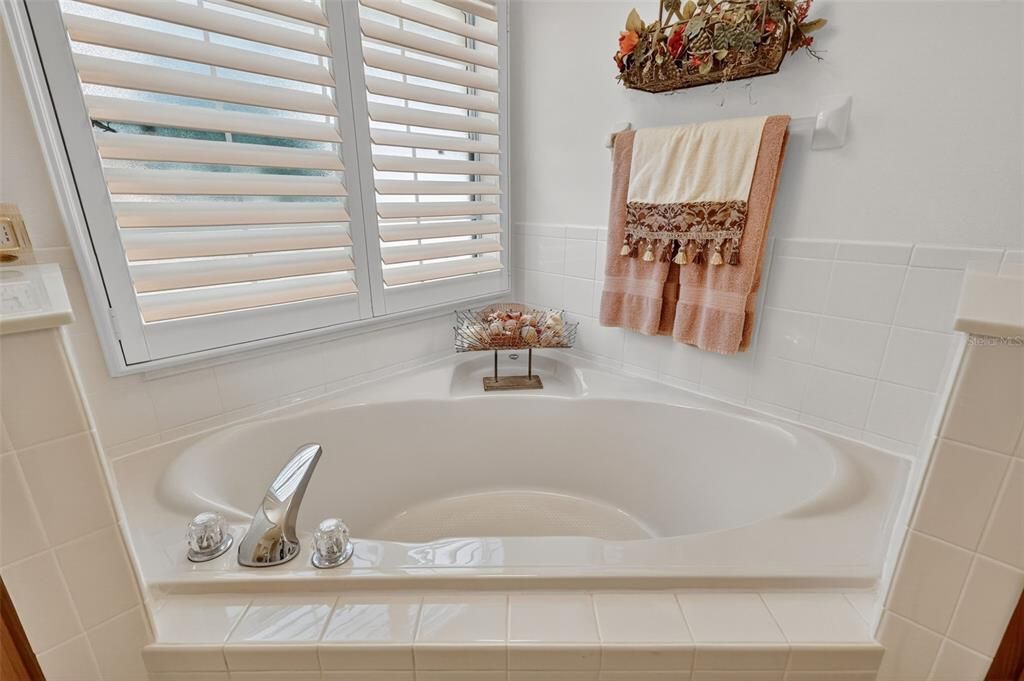 待售: $435,000 (2 贝兹, 2 浴室, 2597 平方英尺)