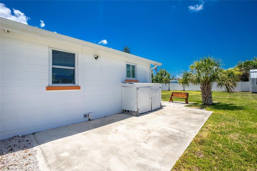 Active With Contract: $210,000 (2 beds, 1 baths, 720 Square Feet)