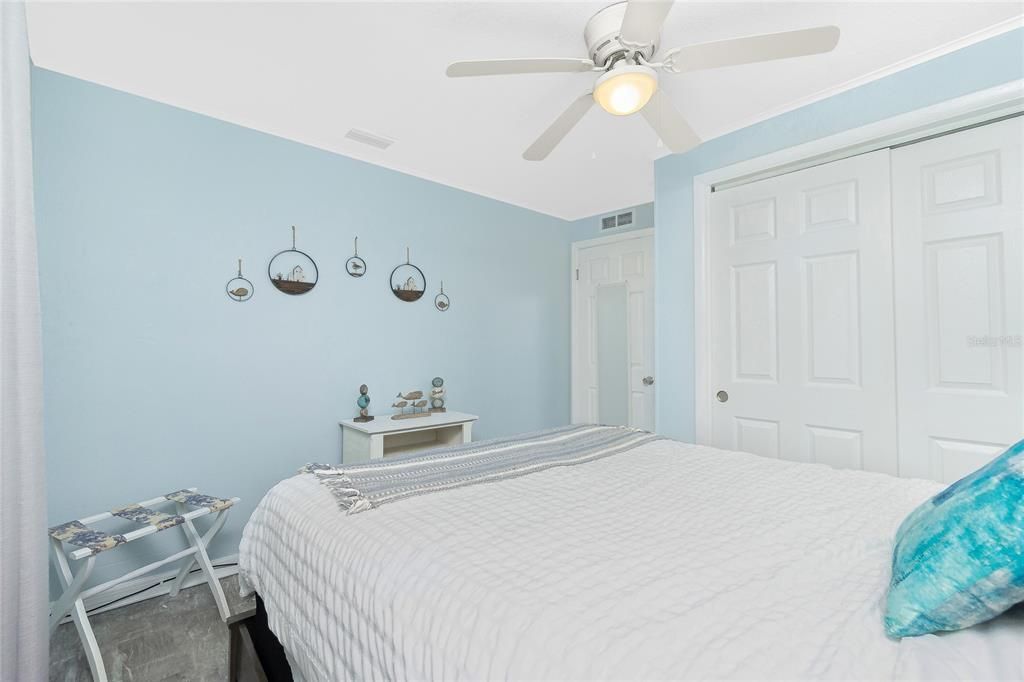 Active With Contract: $210,000 (2 beds, 1 baths, 720 Square Feet)