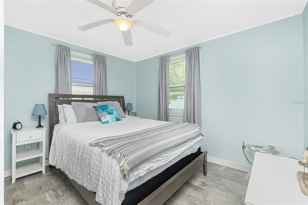 Active With Contract: $210,000 (2 beds, 1 baths, 720 Square Feet)