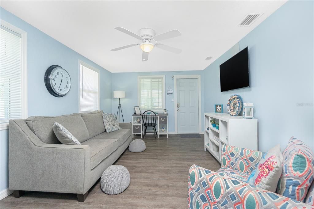 Active With Contract: $210,000 (2 beds, 1 baths, 720 Square Feet)