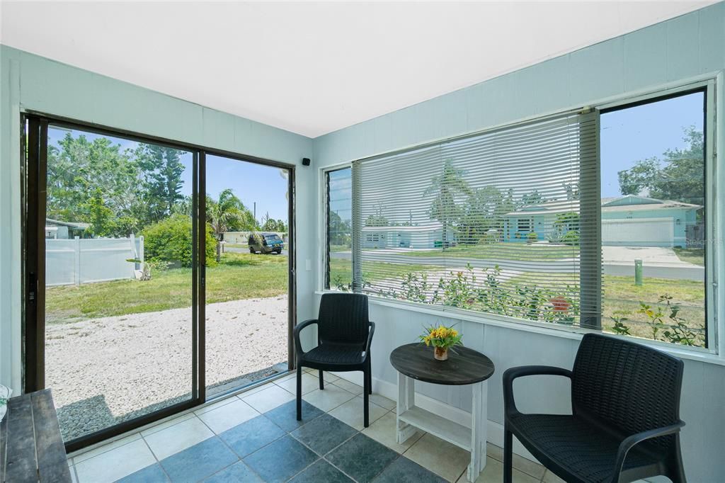 Active With Contract: $210,000 (2 beds, 1 baths, 720 Square Feet)