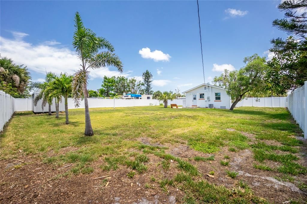 Active With Contract: $210,000 (2 beds, 1 baths, 720 Square Feet)