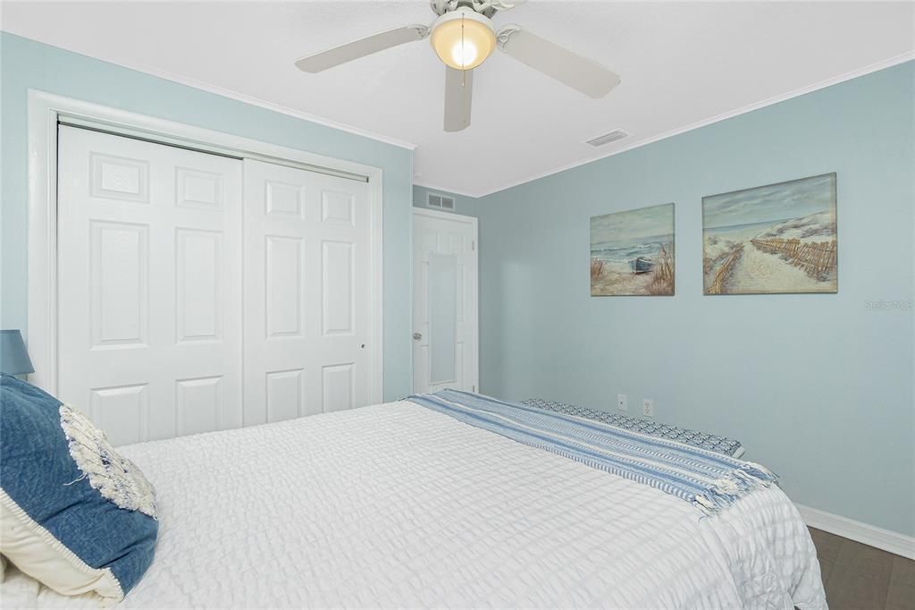 Active With Contract: $210,000 (2 beds, 1 baths, 720 Square Feet)