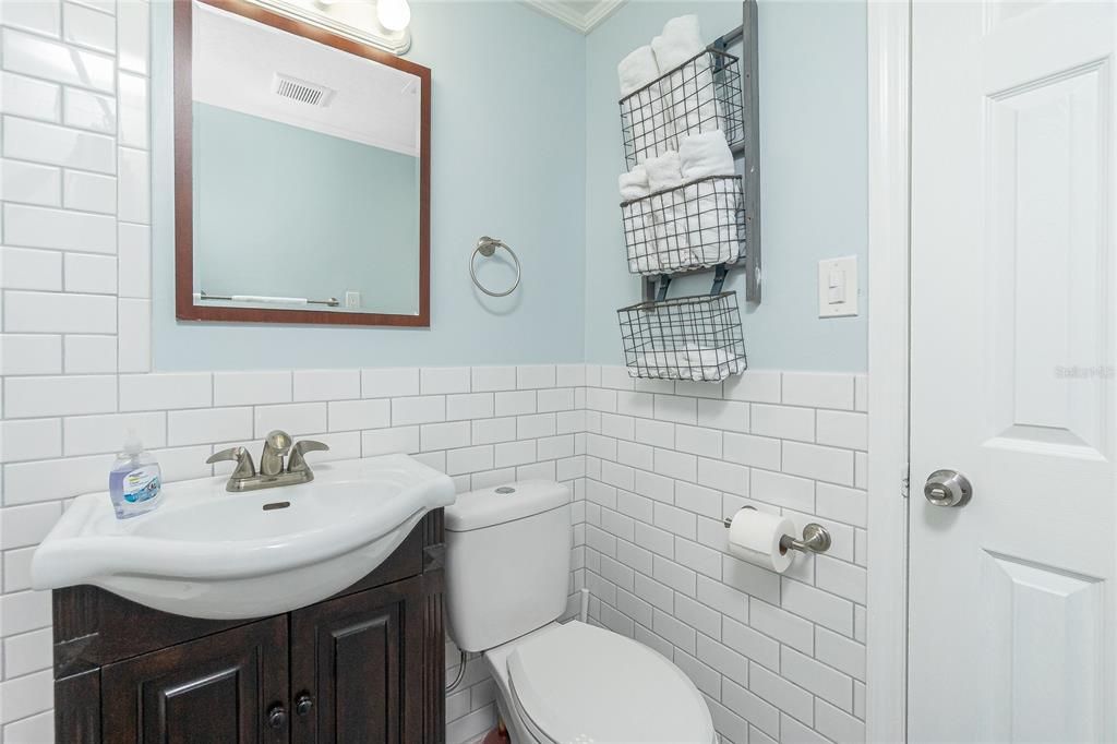 Active With Contract: $210,000 (2 beds, 1 baths, 720 Square Feet)