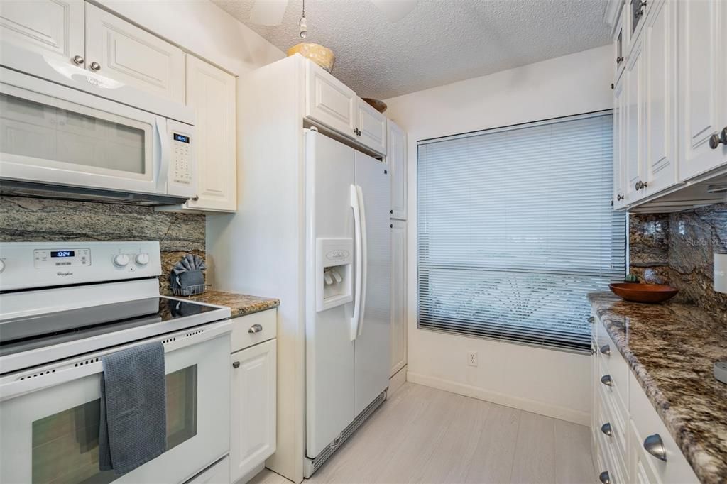 На продажу: $469,900 (2 спален, 2 ванн, 945 Квадратных фут)