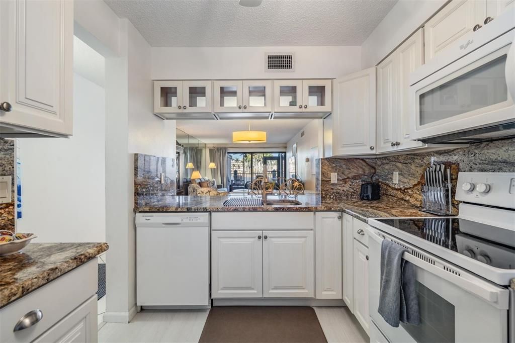 На продажу: $469,900 (2 спален, 2 ванн, 945 Квадратных фут)