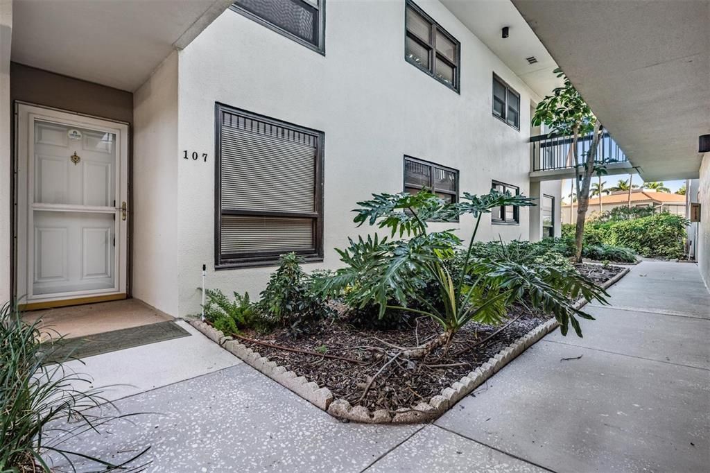 На продажу: $469,900 (2 спален, 2 ванн, 945 Квадратных фут)